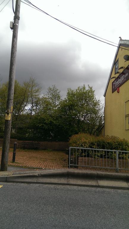 Tredegar Arms Budget Guesthouse For Walkers/Cyclists/Contractors/Traveler Merthyr Tydfil Exterior foto